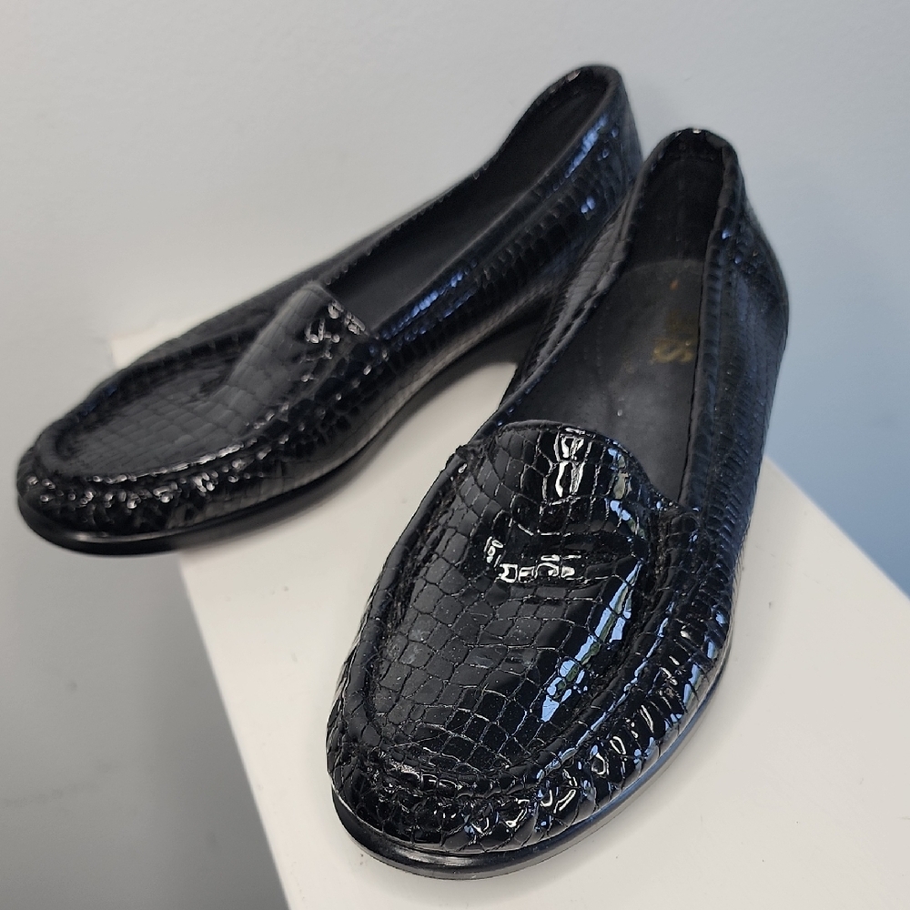 SAS Glossy Black Crocodile Loafers Size 6.5